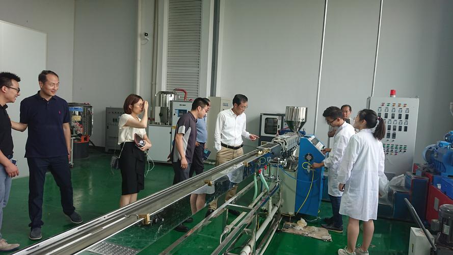 新工集團總經理王雪根帶隊到南京全凱生物基材料研究院就新型研發機構